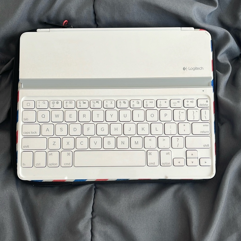 logitech keyboard and case